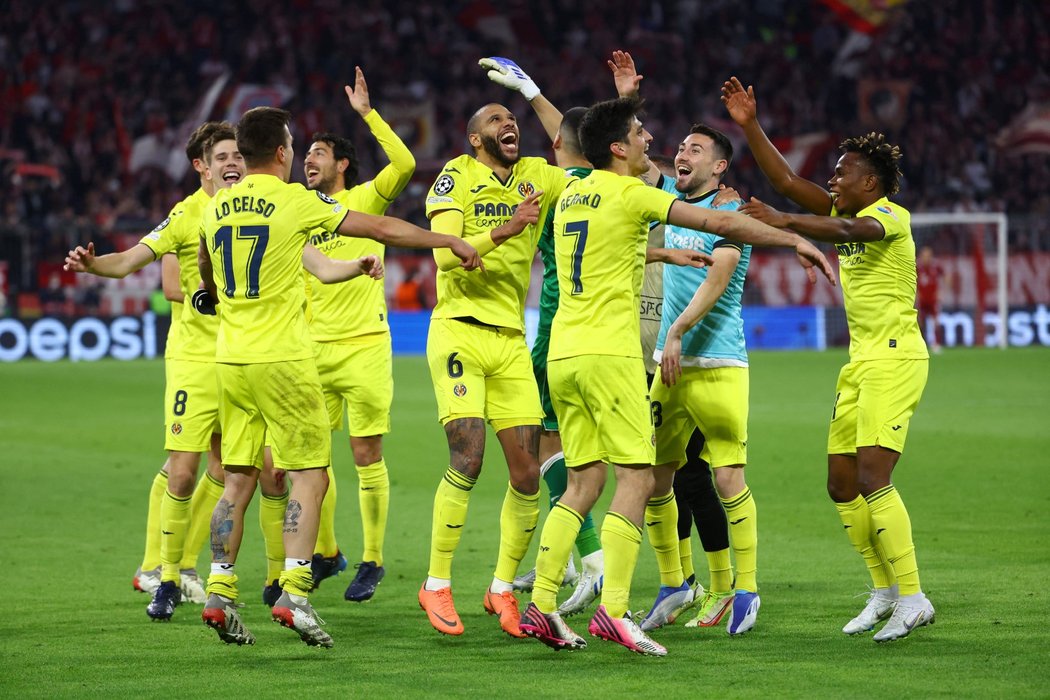 Fotbalisté Villarrealu slaví senzační postup na úkor Bayernu