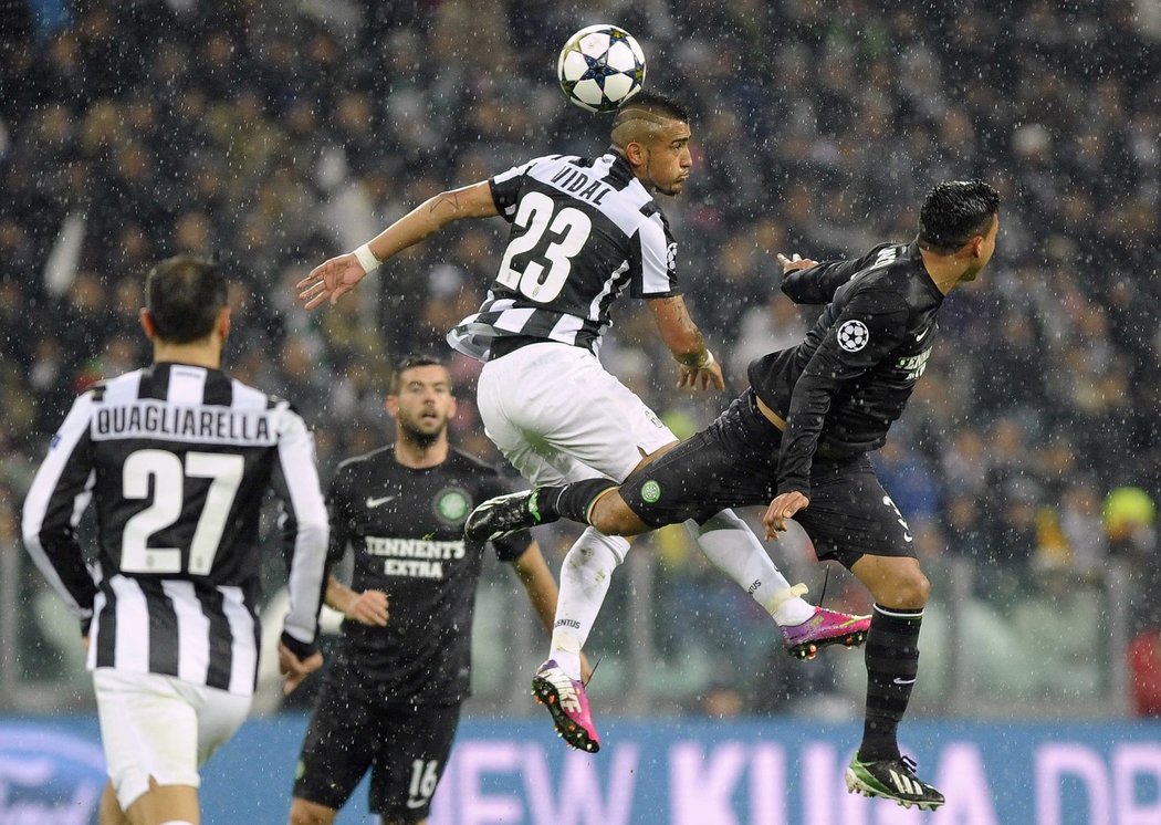 Vidal dosáhl nejdál. Vlastně nejvýš. Chilský záložník pomohl svému Juventusu k výhře 2:0