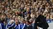 Zadumaný kouč Chelsea José Mourinho musel sledovat úspěšný obrat soupeře z Basileje