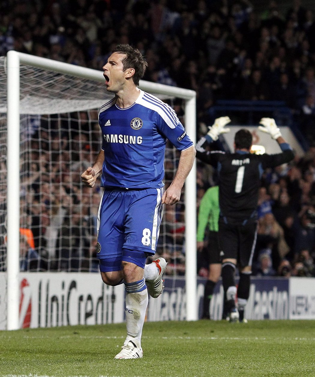 Frank Lampard poslal Chelsea z penalty do vedení