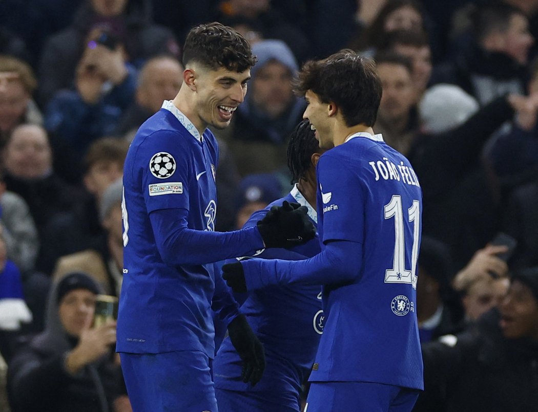 Kai Havertz dal druhý gól Chelsea, který takhle oslavil i s João Félixem