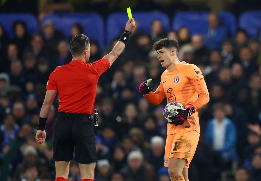 Kepa Arrizabalaga dostal žlutou kartu za zdržování hry