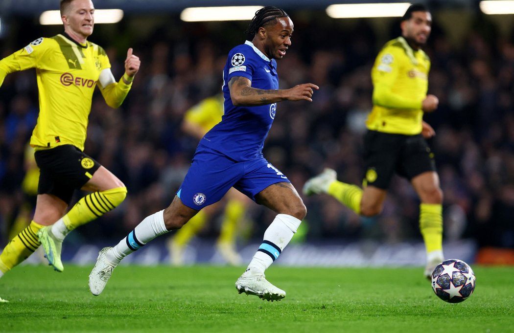 Raheem Sterling rozjíždí akci Chelsea