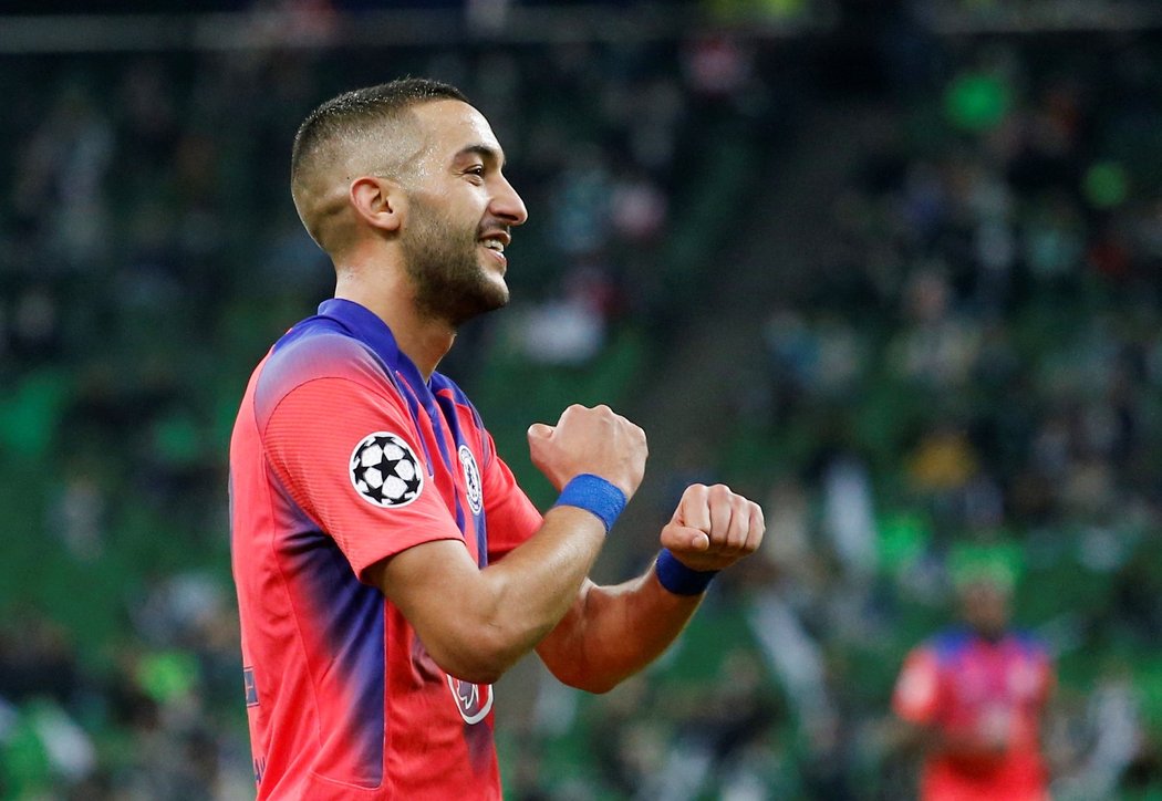 Záložník Chelsea Hakim Ziyech slaví gól na hřišti Krasnodaru v utkání Ligy mistrů