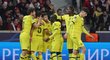Fotbalisté Chelsea slaví gól Christiana Pulisice proti Lille