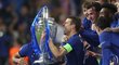 Fotbalisté Chelsea s trofejí pro vítěze Ligy mistrů