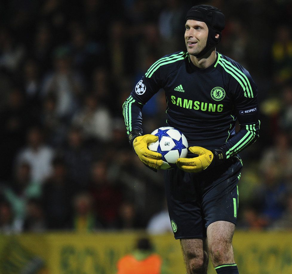 Petr Čech v brance Chelsea při zápase v Žilině