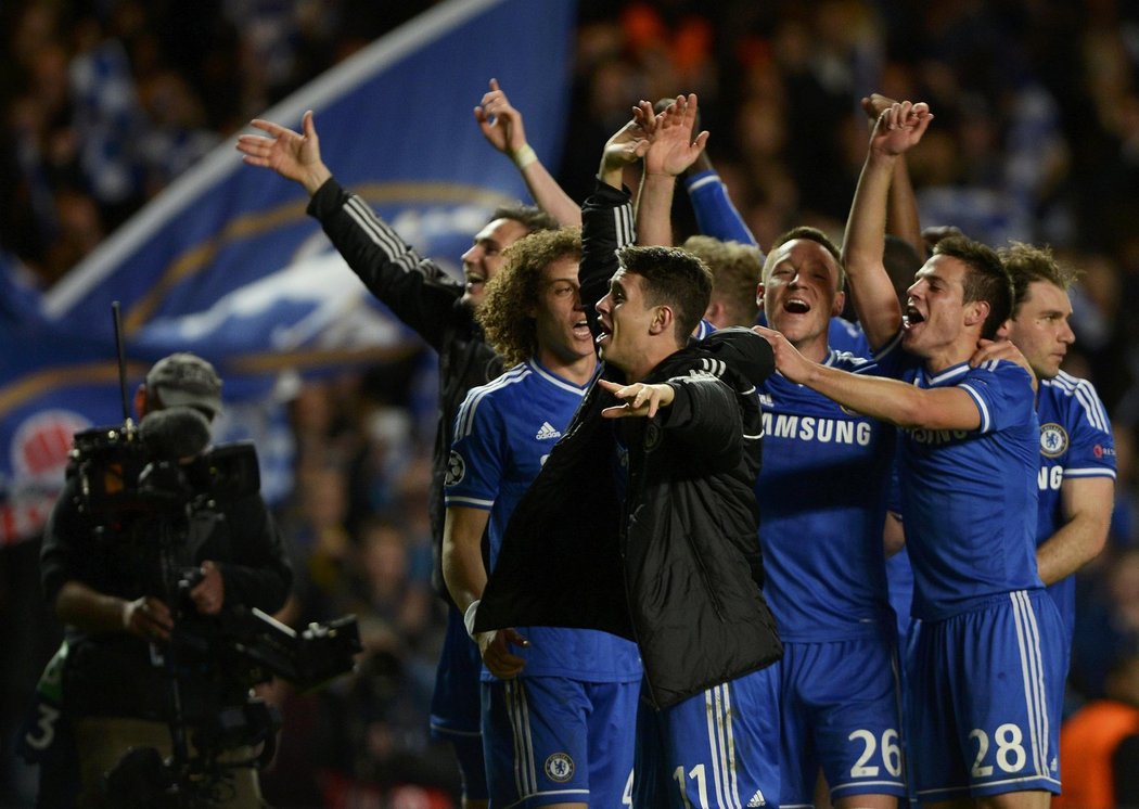 Londýnská euforie v podání fotbalistů Chelsea. Ti porazili PSG 2:0 a slaví tak postup do semifinále Ligy mistrů
