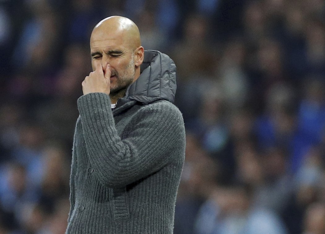 Pep Guardiola jako kdyby nechtěl věřit svým očím