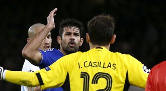 Tu máš za šéfa? Costa si vyšlápl na Casillase, Mourinho si přisadil