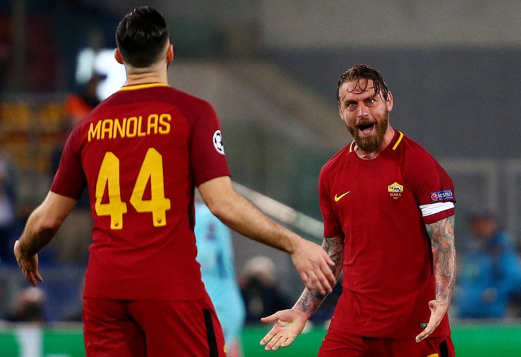 Daniele De Rossi slaví svou penaltovou trefu proti Barceloně