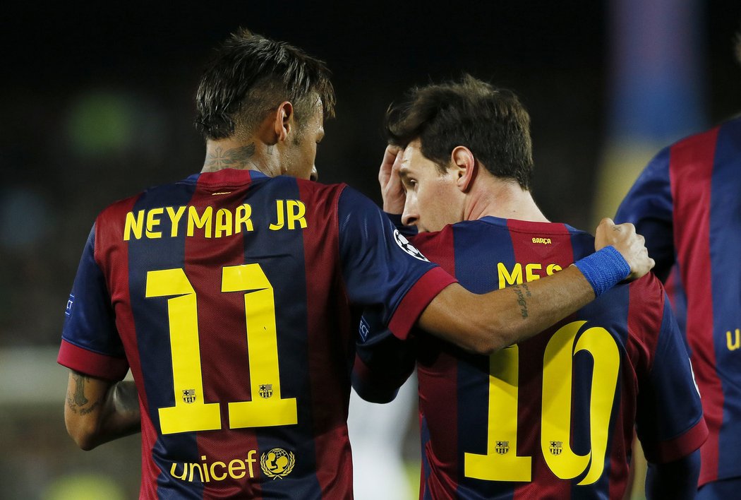 Neymar s Messim po gólu do sítě PSG v odvetě čtvrtfinále Ligy mistrů