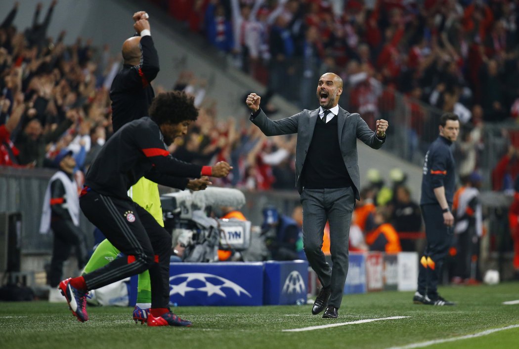 Kouč Bayernu Pep Guardiola slaví pátý gól v odvetě čtvrtfinále LM proti Portu