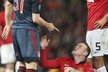 Bastian Schweinsteiger se na Rooneyho po jeho přihraném pádu obořil