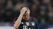 Zklamaný Bastian Schweinsteiger. Byl vyloučen a v domácí odvetě si proti United nezahraje