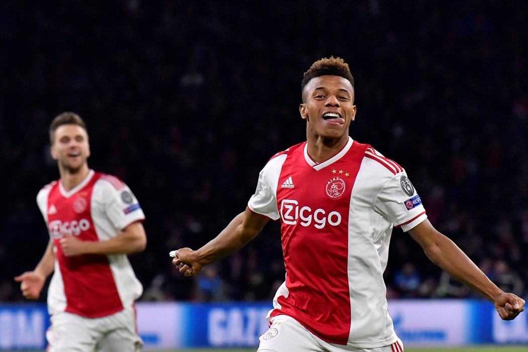 David Neres se raduje ze vstřelené branky proti Juventusu