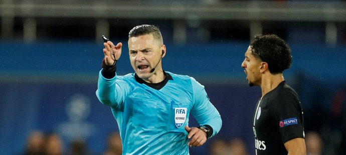 Rozhodčí Damir Skomina nařídil podle UEFA penaltu proti PSG v odvetě osmifinále Liga mistrů s Manchesterem United správně