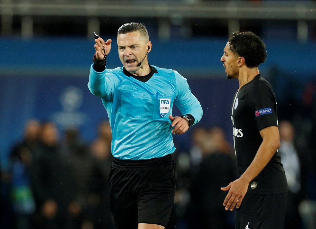 Rozhodčí Damir Skomina nařídil podle UEFA penaltu proti PSG v odvetě osmifinále Liga mistrů s Manchesterem United správně