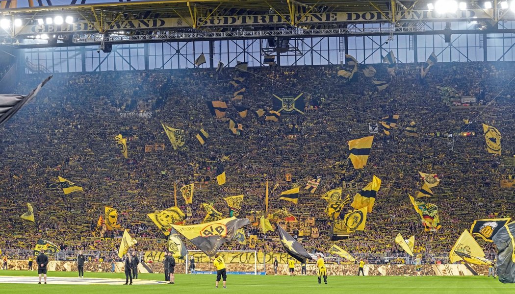 Vyhlášení fanoušci Dortmundu opět vytvořili perfektní atmosféru