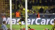 Felipe Santana střílí třetí a postupový gól Dortmundu