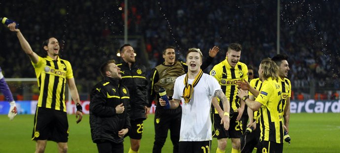 Dortmund slaví, senzačním závěrem proklouzl do další fáze Ligy mistrů