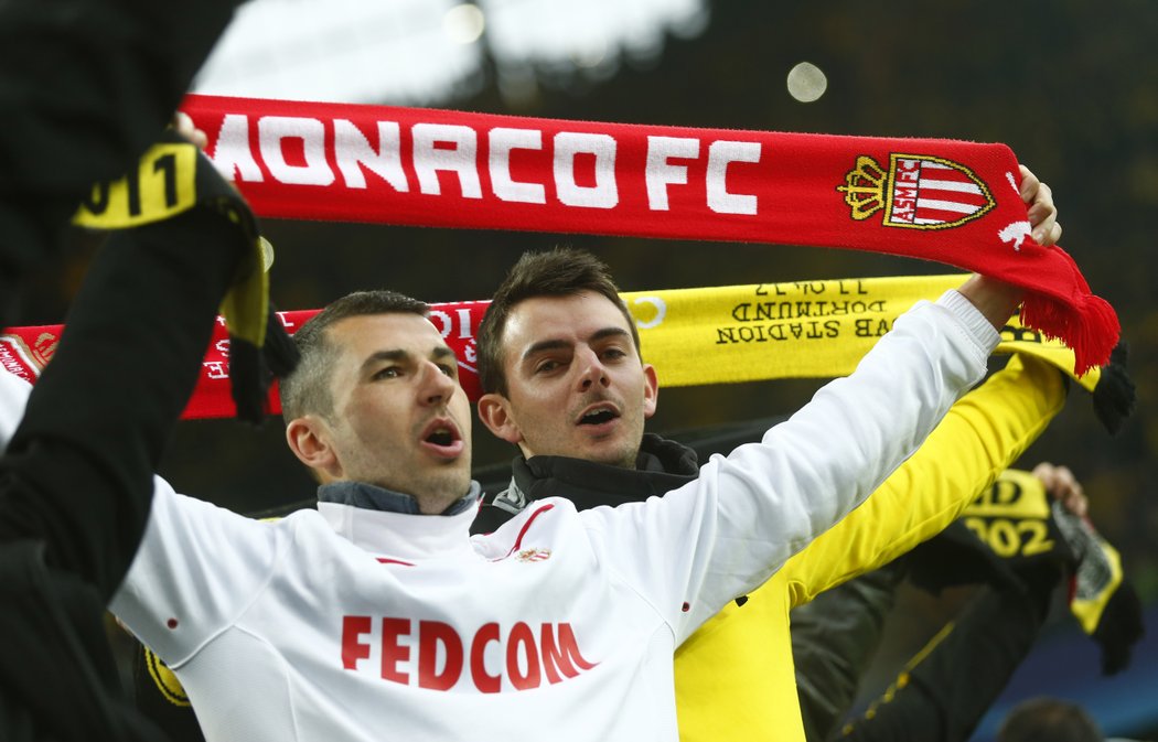 Fanoušci Dortmundu a Monaka před výkopem