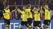 Fotbalisté Borussie Dortmund se radují z gólu do sítě Realu Madrid v odvetném zápase Ligy mistrů