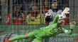 Nedal! Gólman Dortmundu Roman Weidenfeller penaltu Ángela Di Maríi zneškodnil, vedení se naopak brzy ujala Borussia