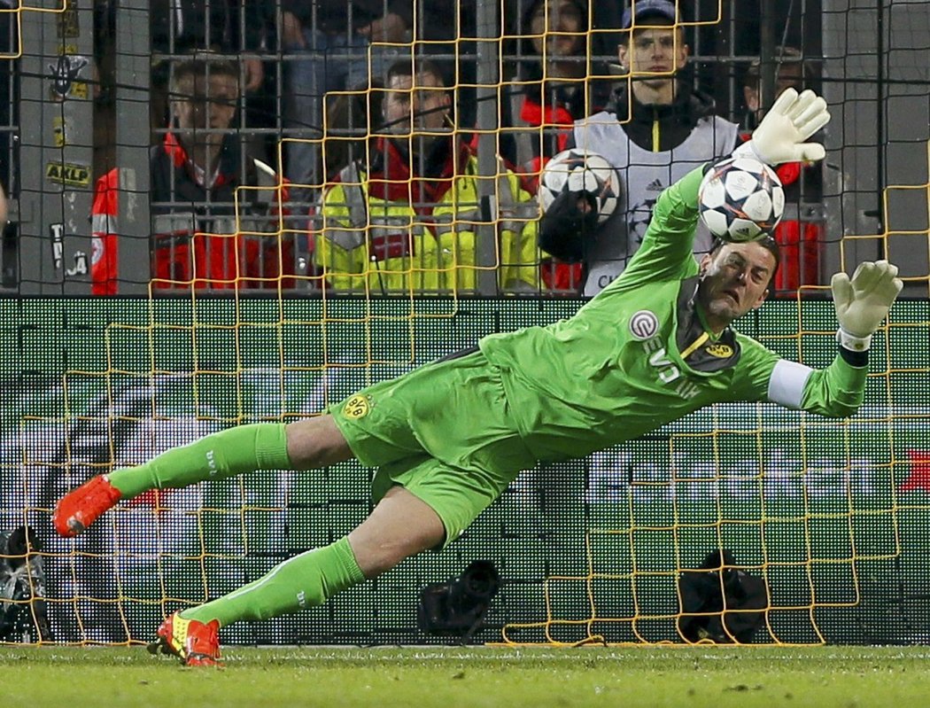 Nedal! Gólman Dortmundu Roman Weidenfeller penaltu Ángela Di Maríi zneškodnil, vedení se naopak brzy ujala Borussia