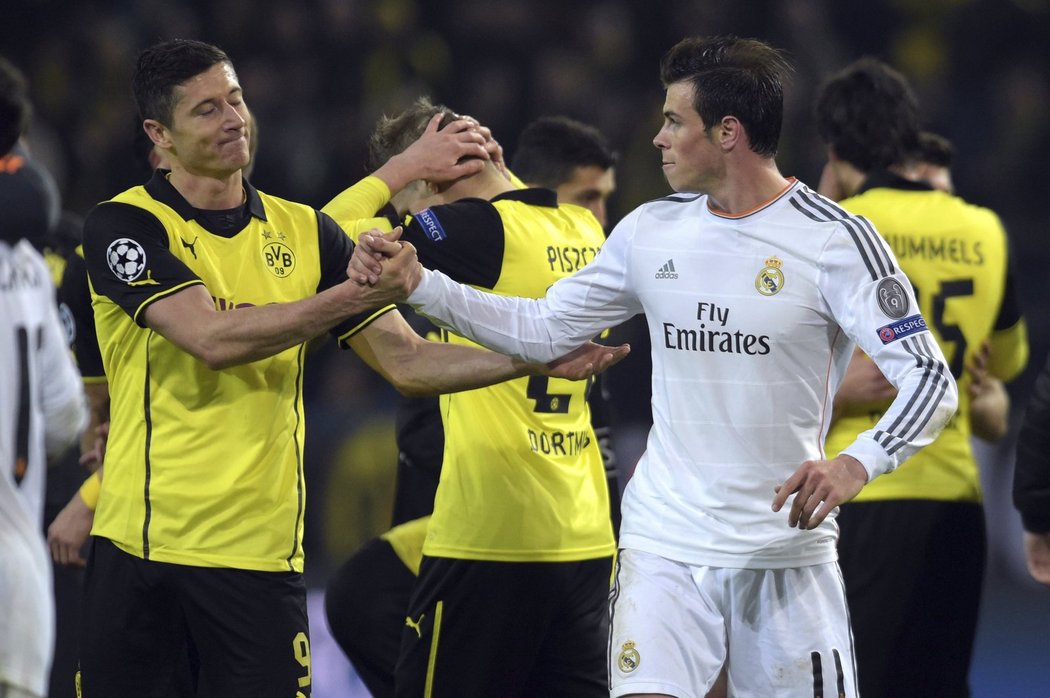 Poražený a vítěz. Robert Lewandowski z Borussie Dortmund a postup slavící hvězda Realu Madrid Gareth Bale