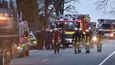 Policisté a hasiči u autobusu fotbalistů Borussie Dortmund, kde došlo k explozi