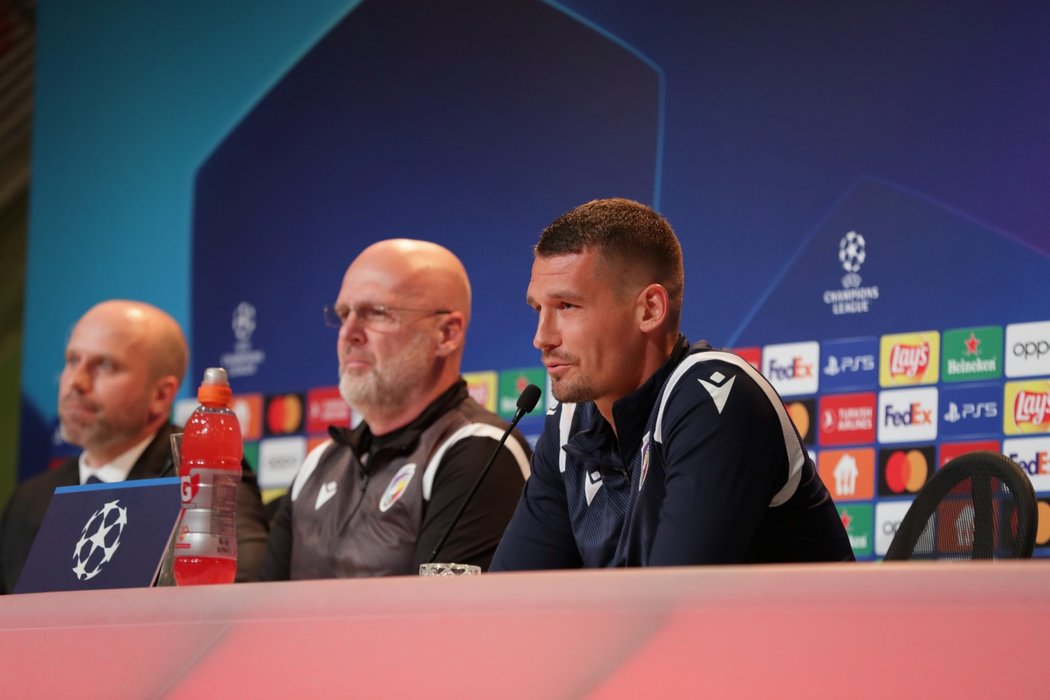 Michal Bílek a Lukáš Hejda na tiskové konferenci před zápasem s Bayernem