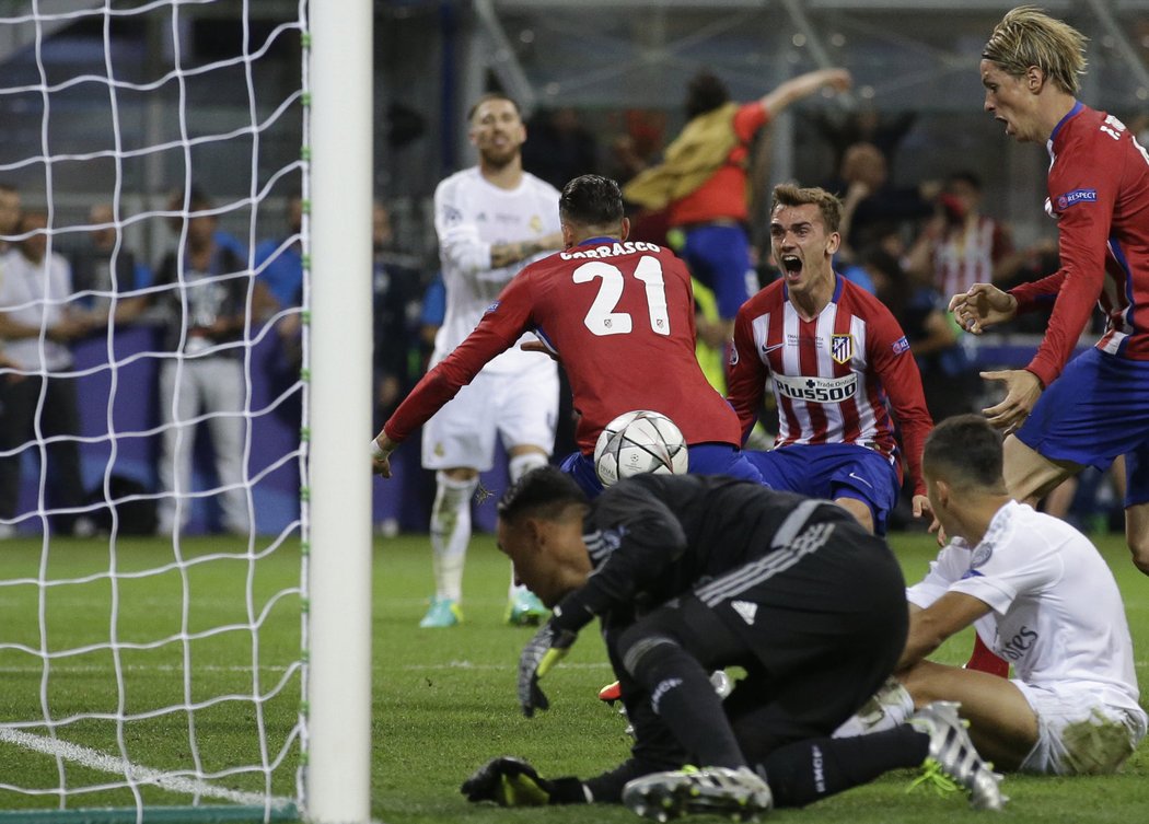 Yannick Carrasco a jeho oslava gólu ve finále Ligy mistrů do sítě Realu Madrid.