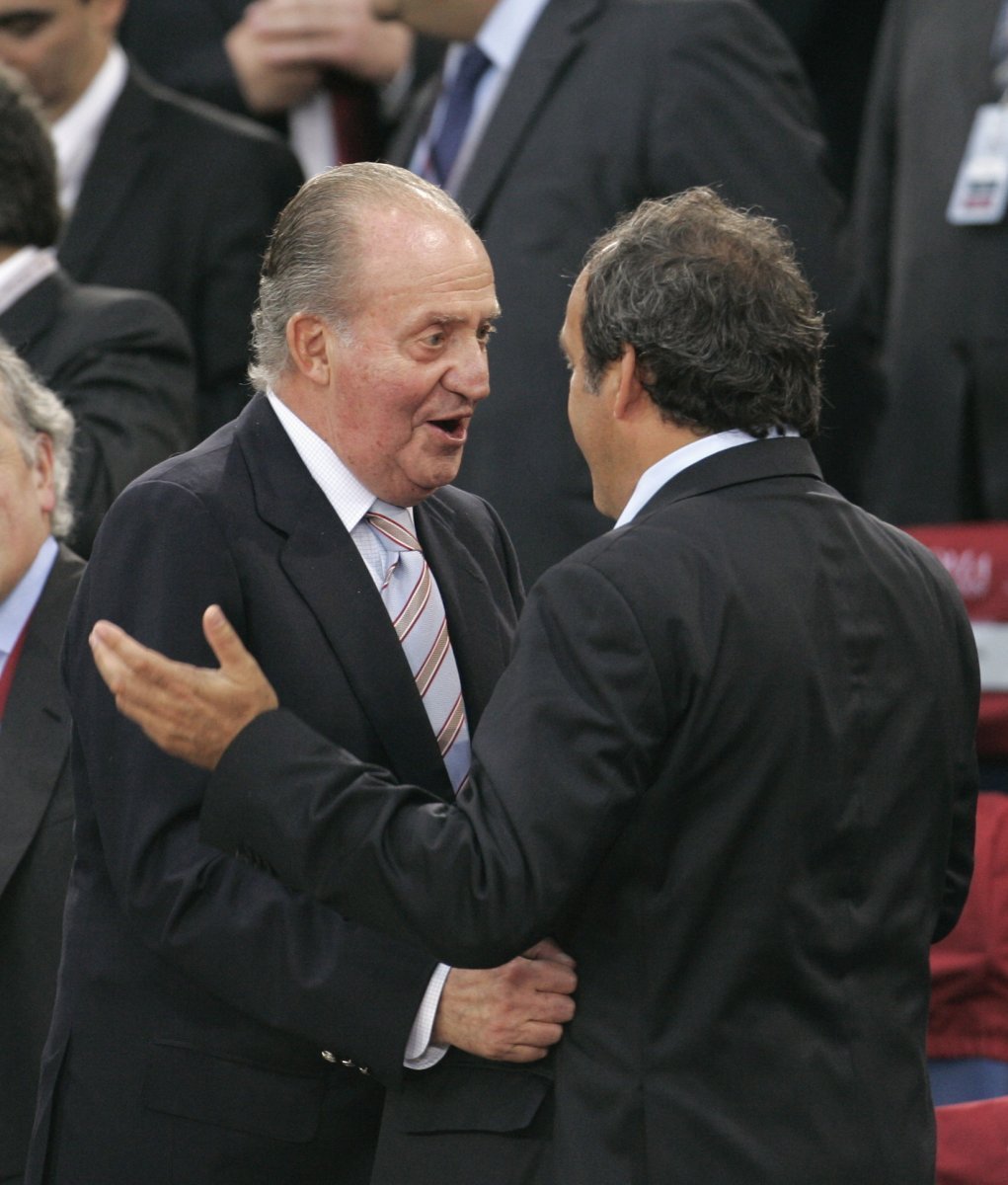 V čestné lóži zasedl španělský král Juan Carlos a prezident UEFA Michel PLatini