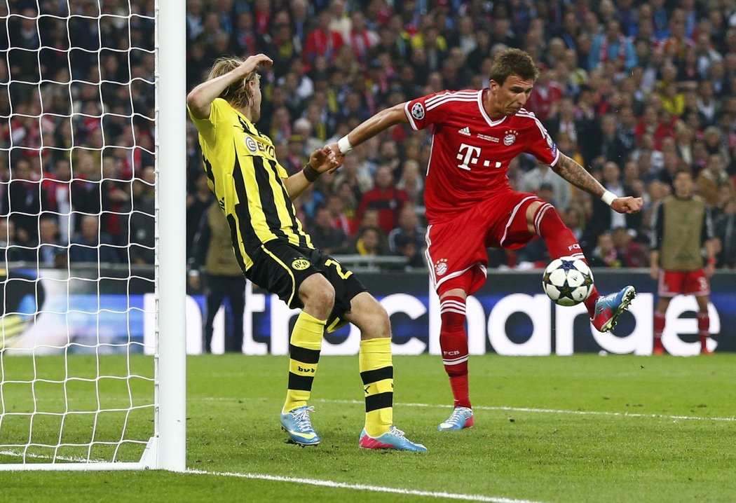 Marion Mandžukič posílá Bayern do vedení ve finále Ligy mistrů proti Dortmundu