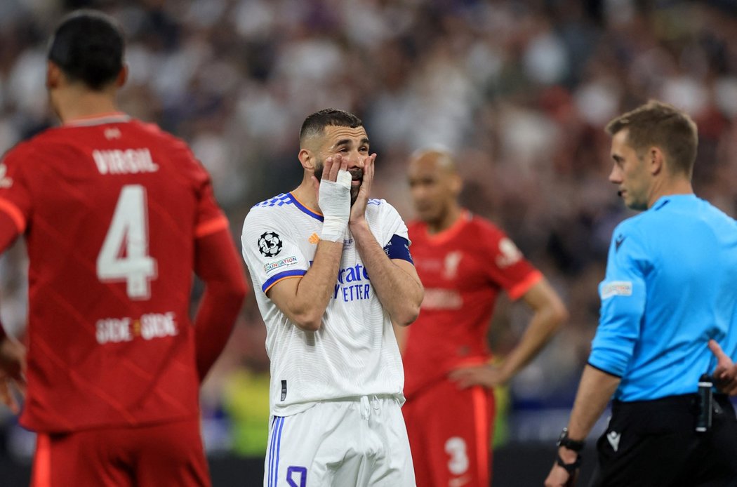 Karim Benzema vstřelil ve finále Ligy mistrů první branku Realu, ale branka kvůli ofsajdu neplatila