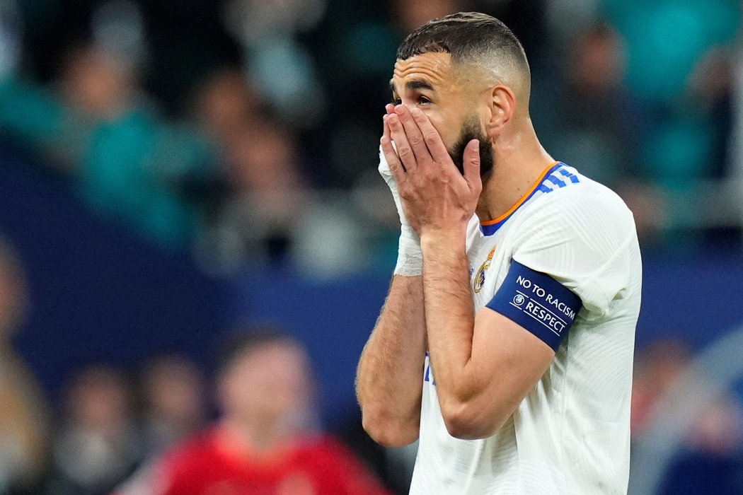 Útočník Realu Karim Benzema během prvního poločasu finále Ligy mistrů proti Liverpoolu