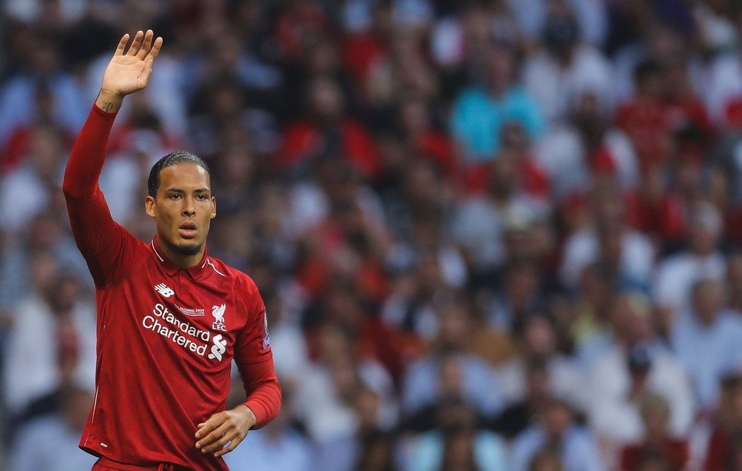 Virgil van Dijk během finálového utkání mezi Liverpoolem a Tottenhamem