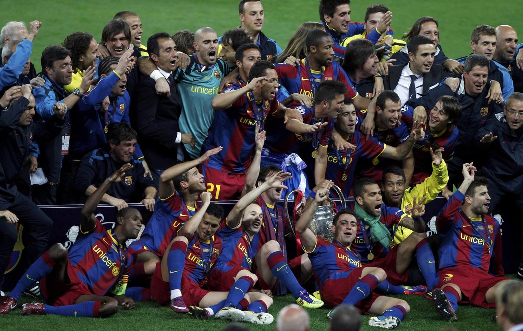 Společná fotka fotbalistů Barcelony po vítězství v Lize mistrů