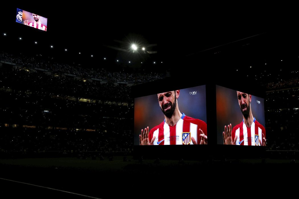 Smutný Juanfran Torres z Atlétika dobře věděl, že jeho neproměněná penalta posunula Real Madrid k triumfu v Lize mistrů.