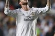 Sergio Ramos a jeho pozdrav do nebe po vyrovnávací trefě ve finále Ligy mistrů do sítě Atlétika Madrid