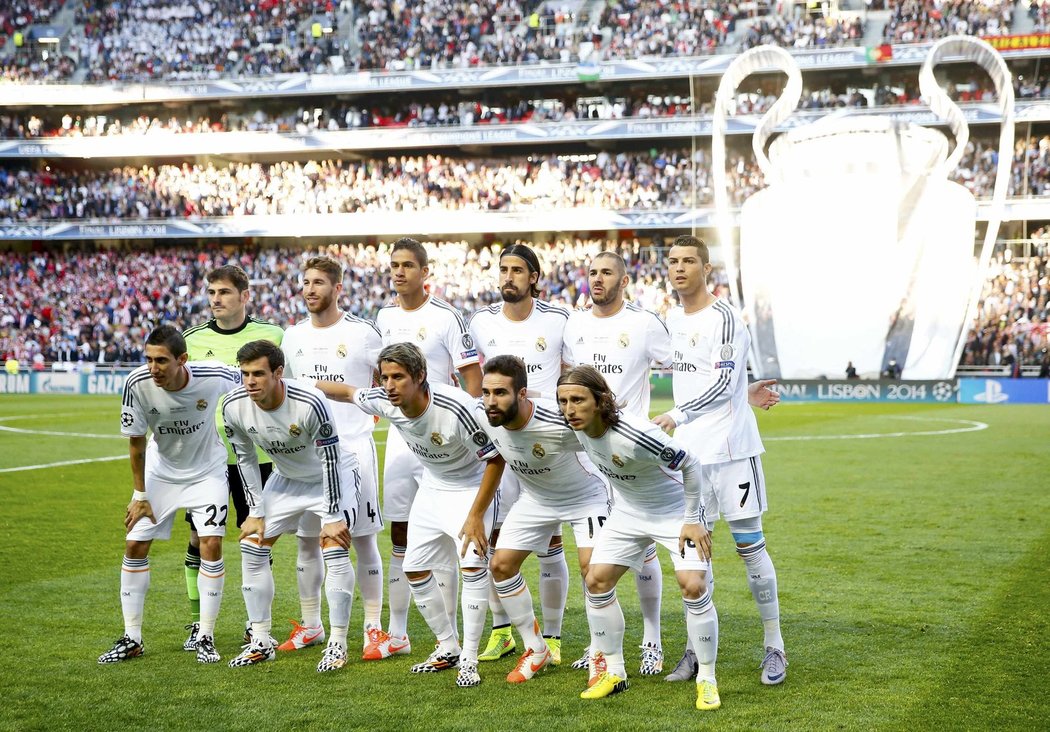 Fotbalisté Realu Madrid před výkopem finále Ligy mistrů proti Atlétiku