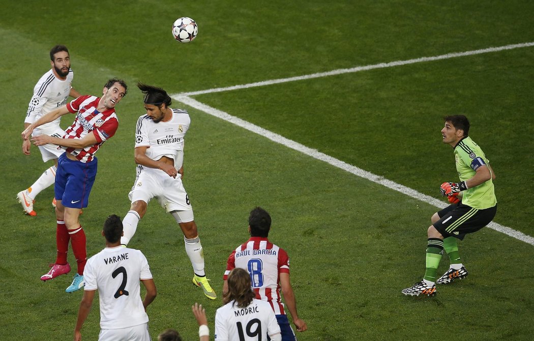 Atlético Madrid zásluhou hlavičky Godína vede nad Realem Madrid 1:0