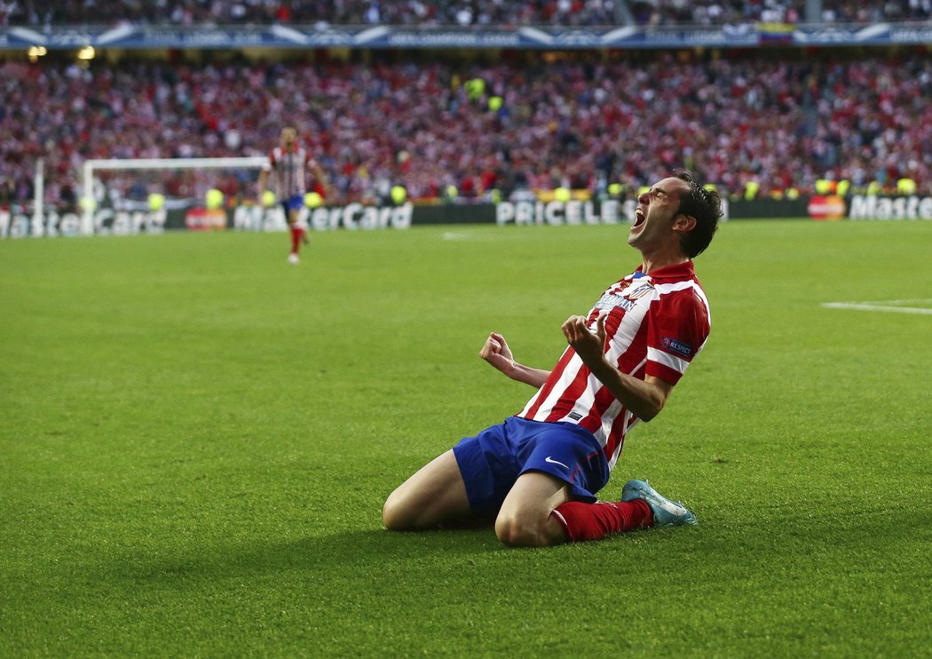 Diego Godín slaví gól v síti Realu Madrid ve finále Ligy mistrů, Atlético vedlo 1:0