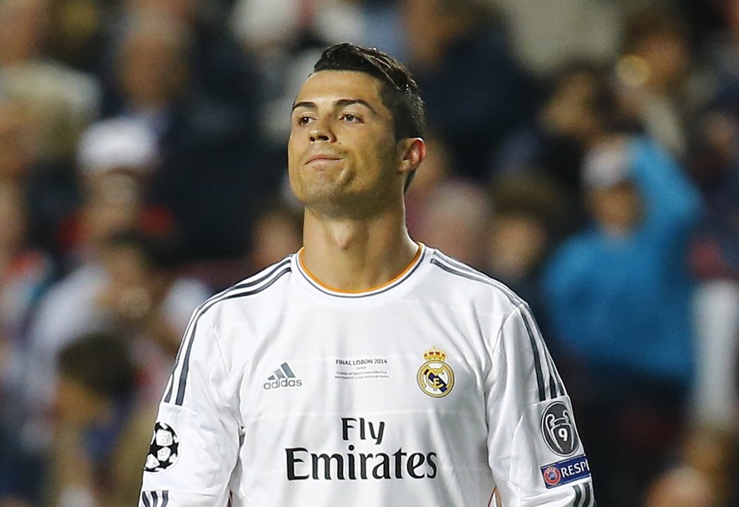 Zklamaný Cristiano Ronaldo při finále Ligy mistrů ve chvíli, kdy Atlético vedlo 1:0