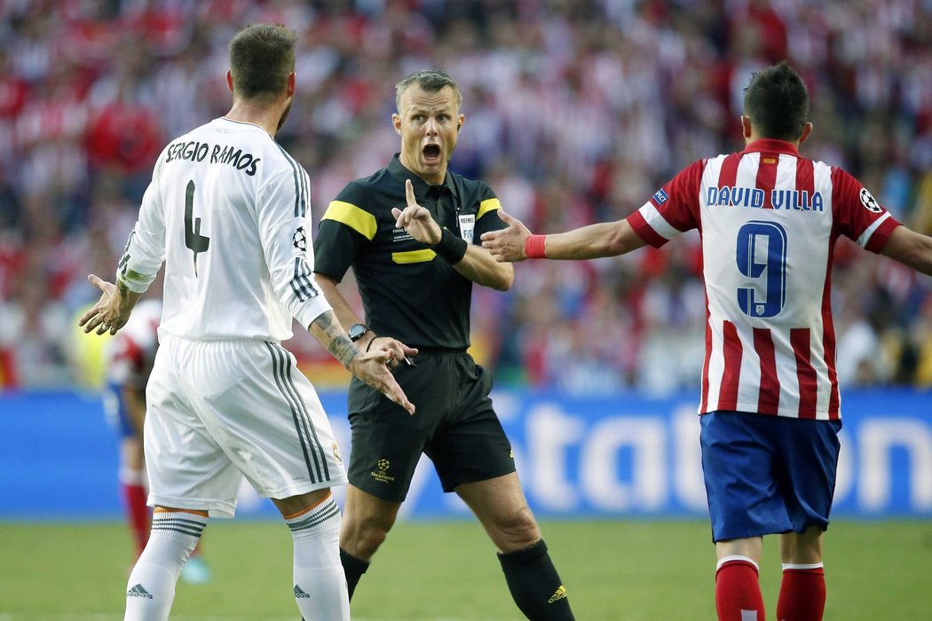 Při finále Ligy mistrů hráli fotbalisté Atlétika hodně ostře, žluté karty ale sbírali i hráči Realu