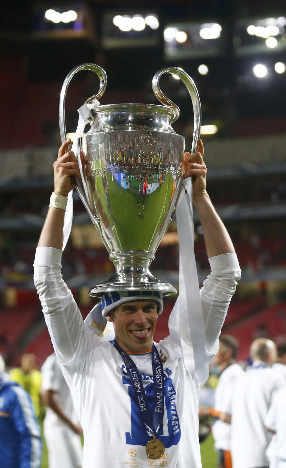 Gareth Bale si užíval s pohárem pro vítěze Ligy mistrů. Real Madrid vyhrál 4:1 po prodloužení nad Atlétikem