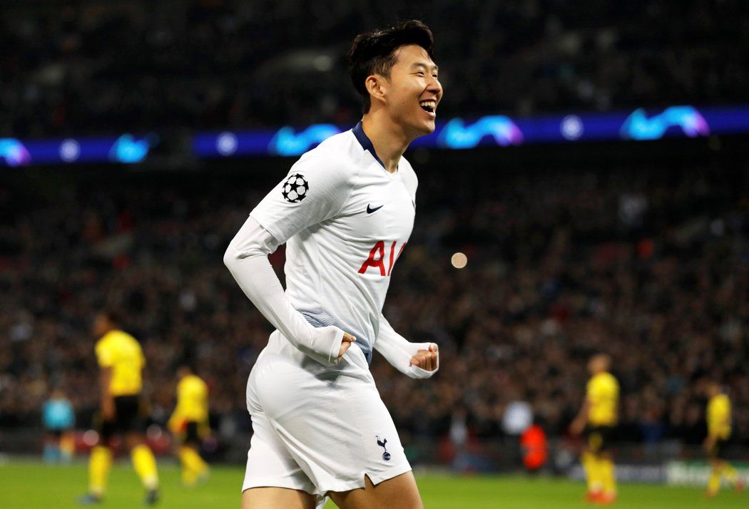 Heung-Min Son se raduje po své trefě do sítě Dortmundu