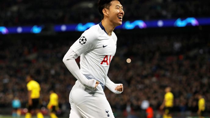 Heung-Min Son se raduje po své trefě do sítě Dortmundu