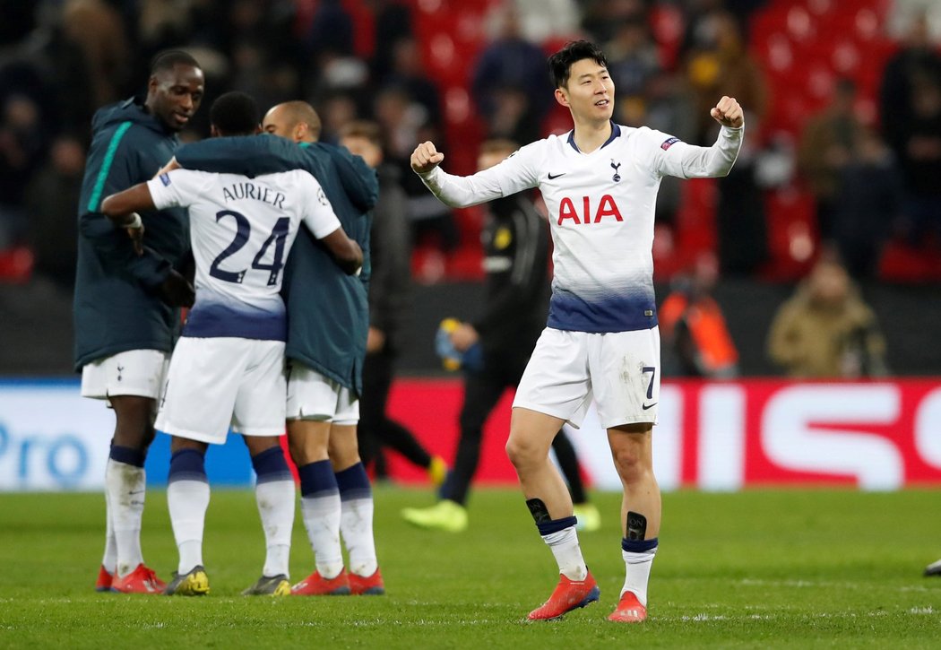 Heung-Min Son děkuje fanouškům po výhře nad Dortmundem